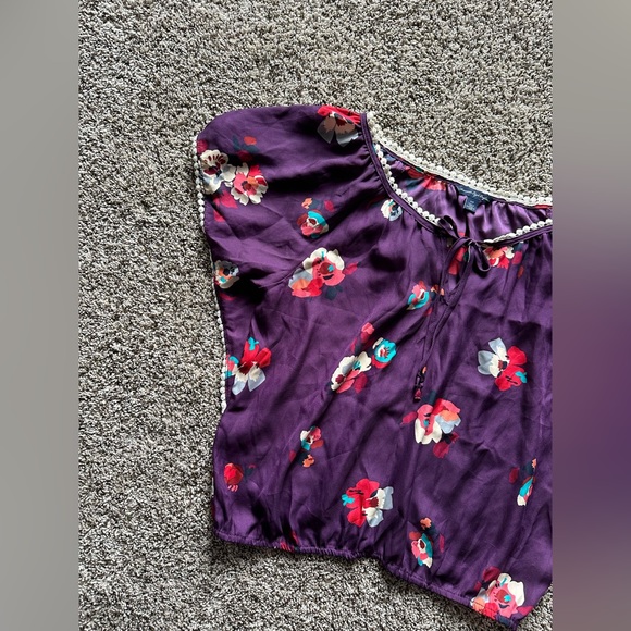 American eagle. Women’s shirt size small. - Picture 2 of 6